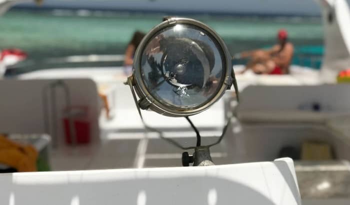 best-handheld-spotlight-for-boating