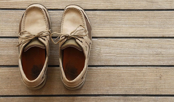 How-do-you-tie-boat-shoes