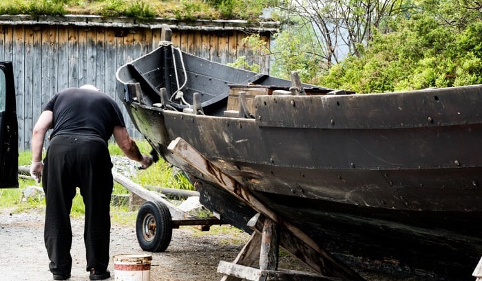 how to bottom paint a boat on a trailer