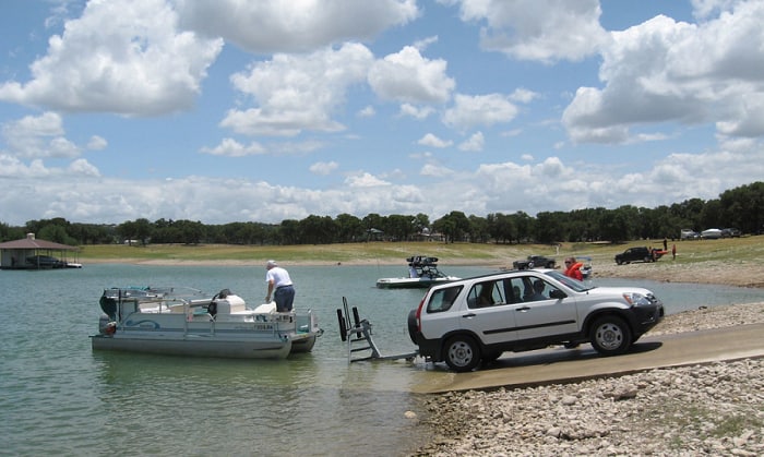 how to launch a pontoon boat by yourself 