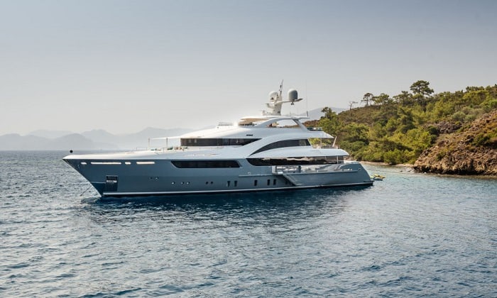 when-does-a-boat-become-a-yacht