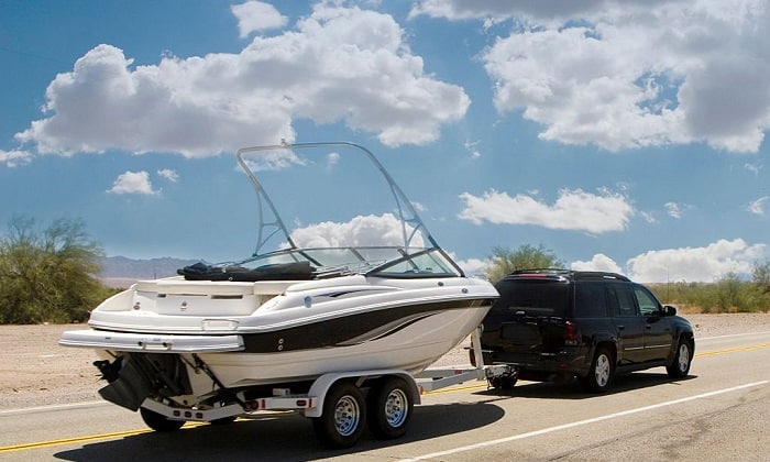 how do you keep the weight evenly distributed on a trailered boat