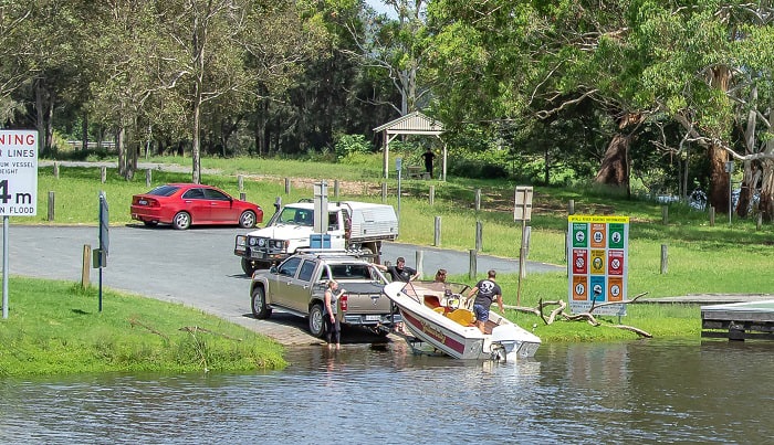 how to back up a boat trailer