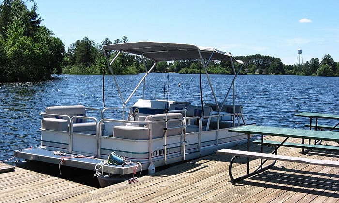 pontoon-boat-docking