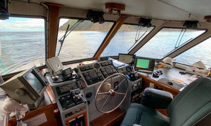 steering-wheel-on-a-boat