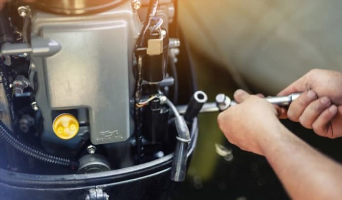 how often should you check the engine oil level (boat)