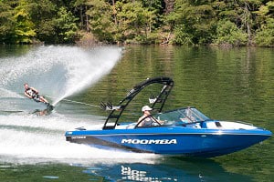 Appearances-and-Features-of-moomba-boat