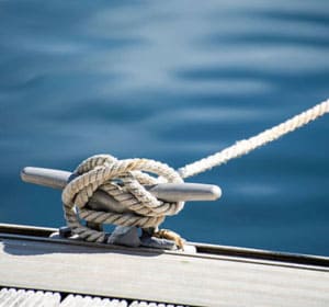 tie-anchor-on-pontoon-boat