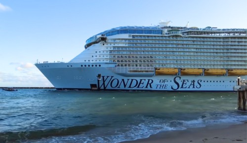 Wonder-of-the-Seas-on-top-Biggest-Ships-in-the-World