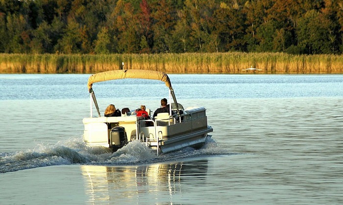 determining-pontoon-boat-capacity
